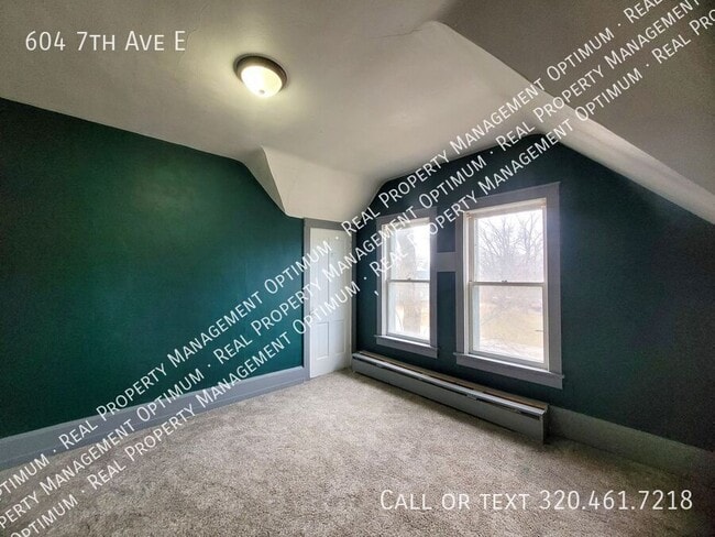 Building Photo - 604 7th Ave E