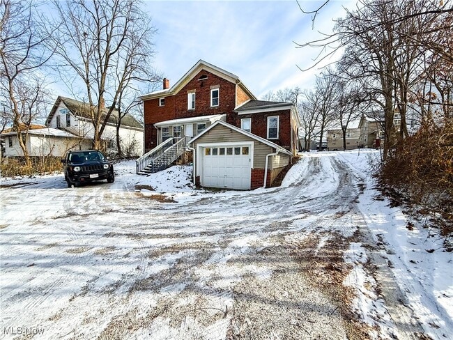 Building Photo - 153 N Sycamore St