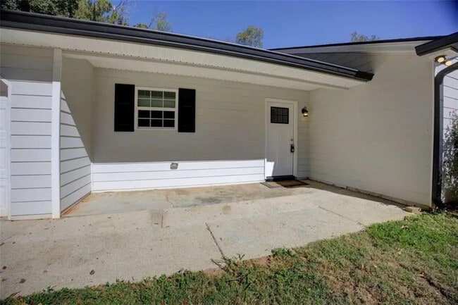 Building Photo - Room in House on Navajo Trail