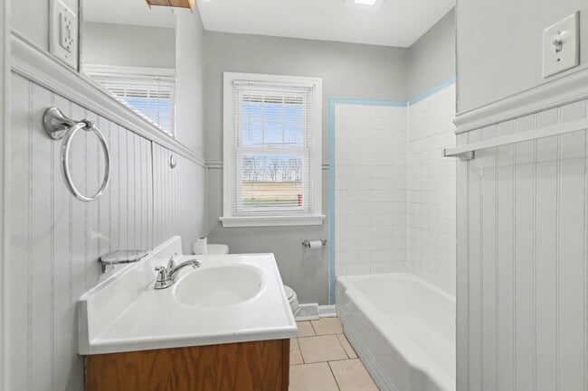 Building Photo - 3 bedroom ranch home