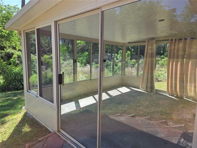 Building Photo - 115 Cedarcrest Dr