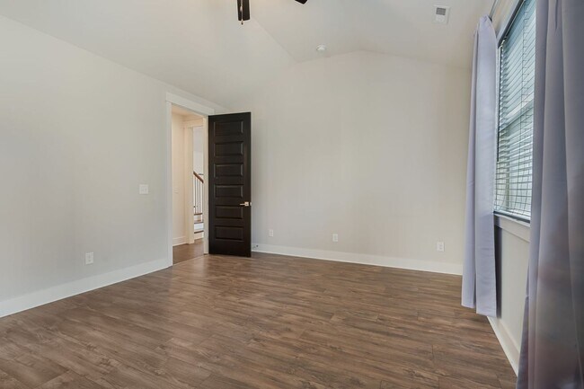 Building Photo - Gated Community - Villages of Stoneybrook