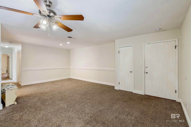 Building Photo - 16 Lancers Ln