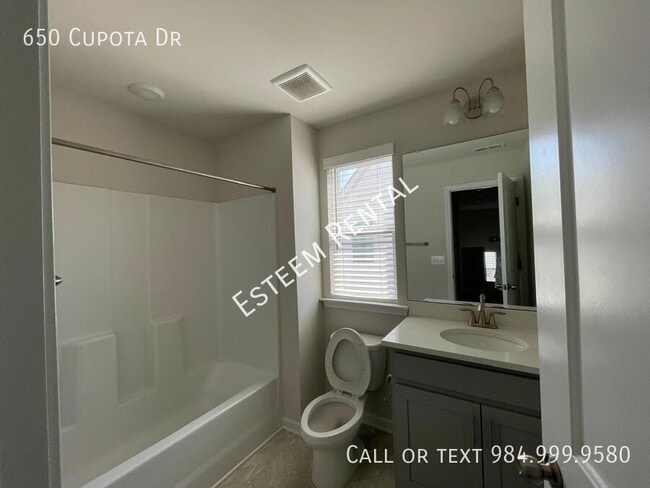 Building Photo - 650 Cupota Dr