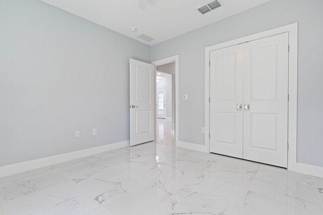 Building Photo - 4 Karl Ct