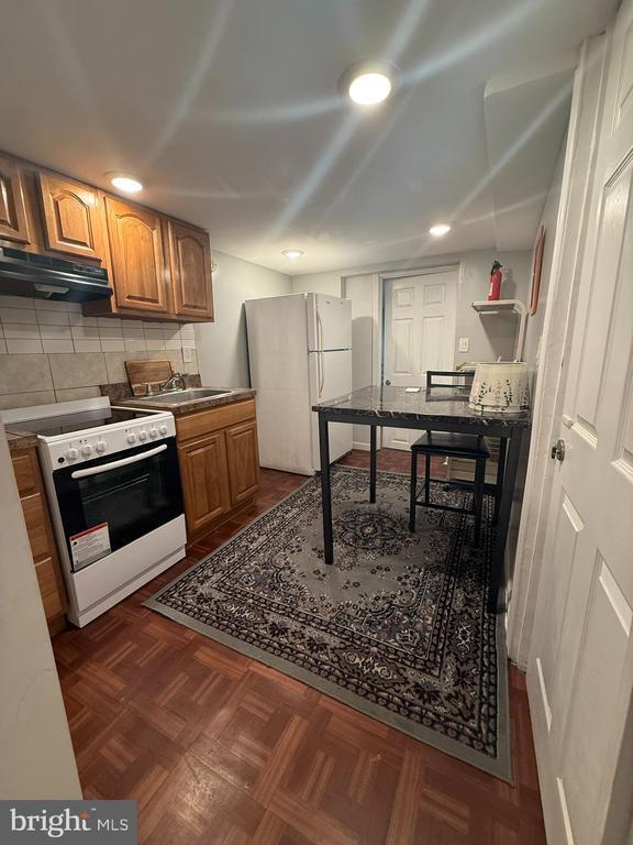 Building Photo - 7547 Beverly Rd