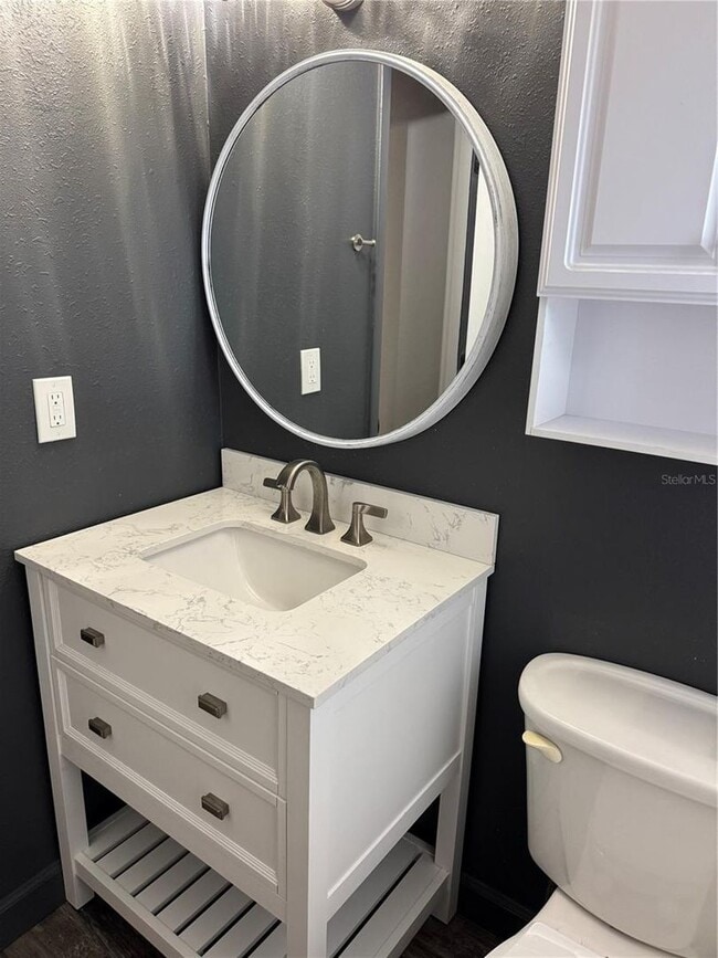 Building Photo - 3Br/1Ba Pet Friendly With Large Fenced Back Yard