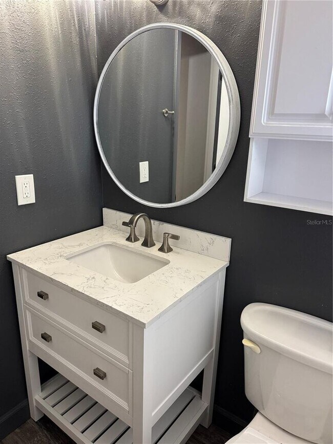 Building Photo - 3Br/1Ba With Large Fenced Back Yard