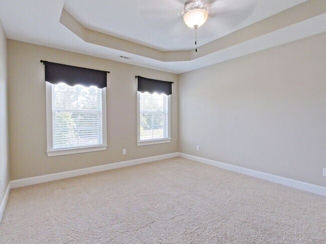Building Photo - Estate STYLE home with pool and basement i...