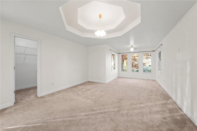 Building Photo - 1086 Pine Grove Ave NE