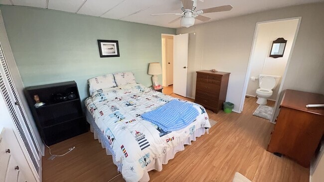 Building Photo - Beautiful 2 bedroom 2 bath mobile home for rent in 55+ community in south Tampa