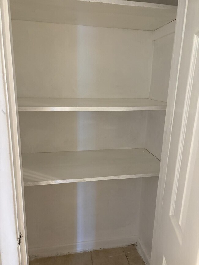 Building Photo - 2125 Kingsdale Dr