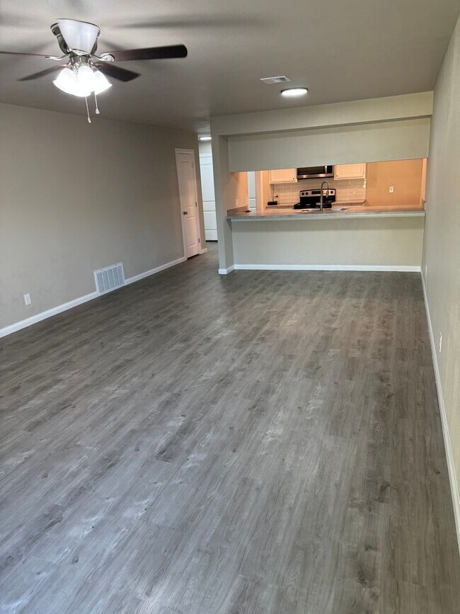 Building Photo - Fully Renovated 3 Bedroom Duplex in the he...