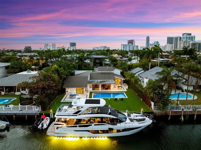 Building Photo - 207 Holiday Dr