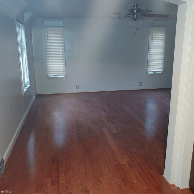 Building Photo - 4 br, 2.5 bath House - 550 W Grixdale