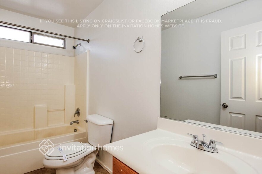 Building Photo - 4422 N 124th Ave