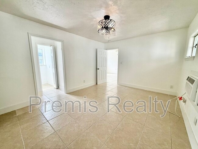 Building Photo - 7960 Boca Ciega Dr