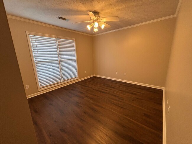 Building Photo - Executive Rental with Pool and Fenced yard