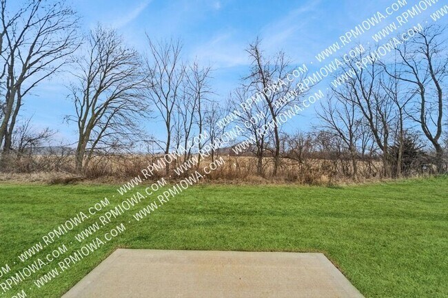 Building Photo - 4533 SE Ember Ln