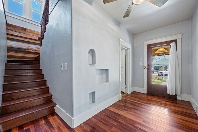 Building Photo - Perfect 4bd located in the Heart of Englewood
