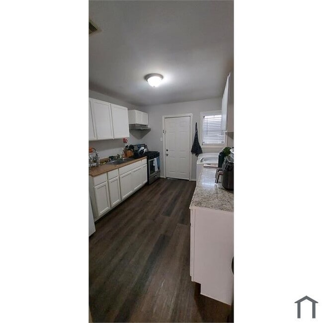 Building Photo - 3232 Berry St