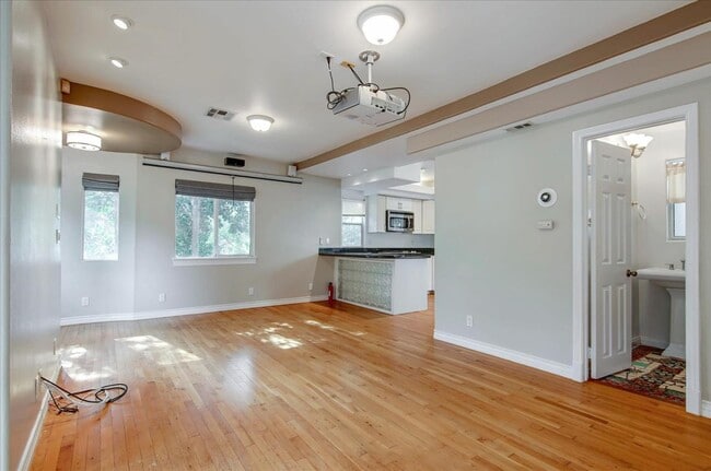 Building Photo - 8527 Wonderland Ave