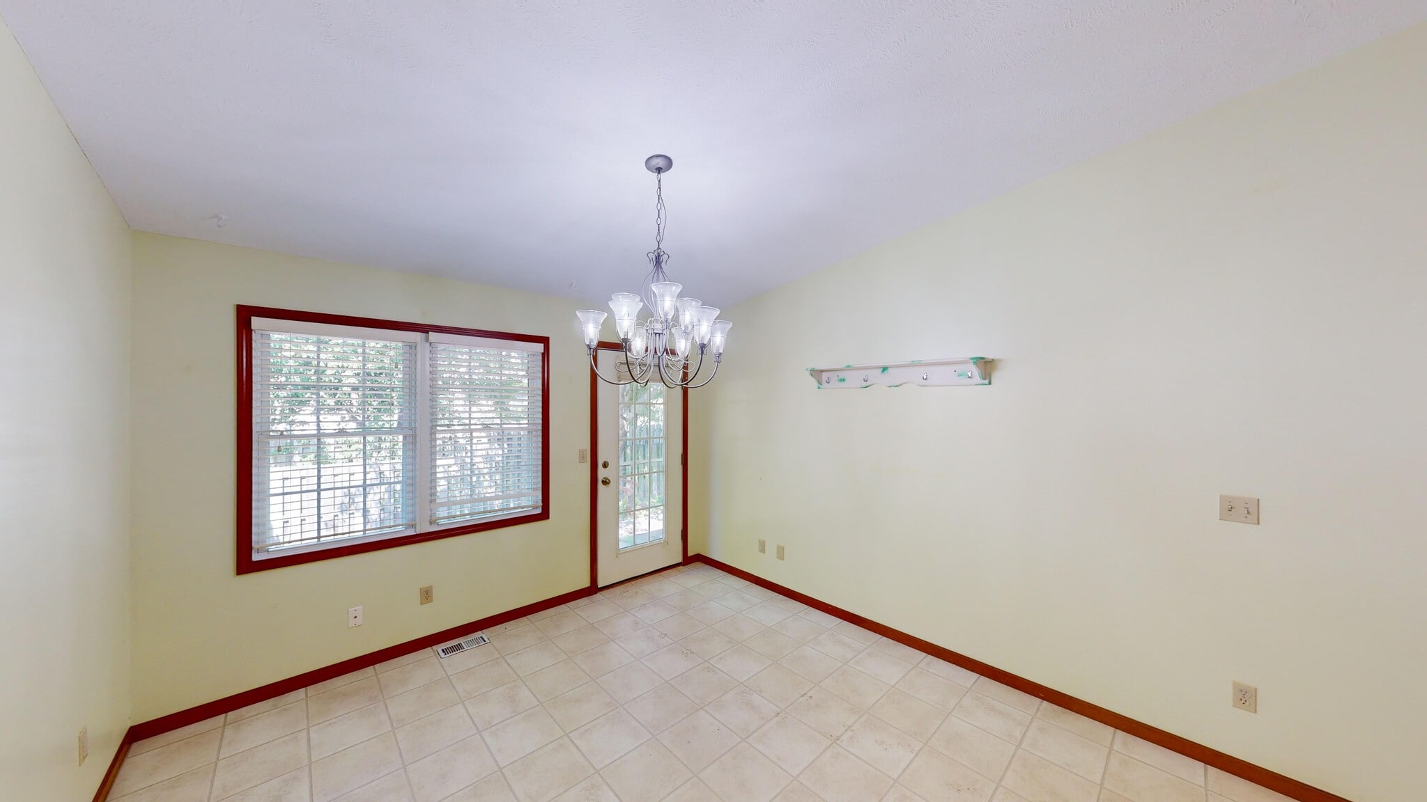 Dining Area in Kitchen - 3209 Sequoia Dr