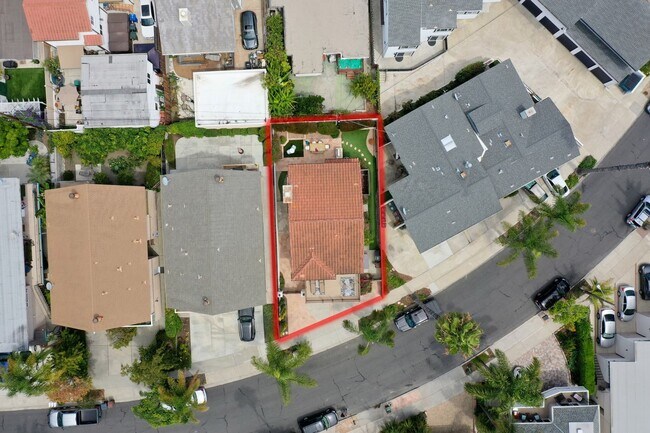 Building Photo - Exquisite beach home with Ocean and Harbor activities abound!