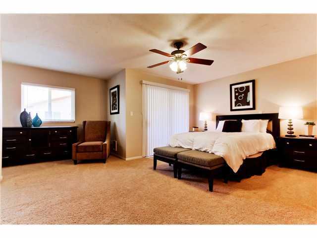 Building Photo - This AMAZINGLY immaculate 2 bed townhome w...