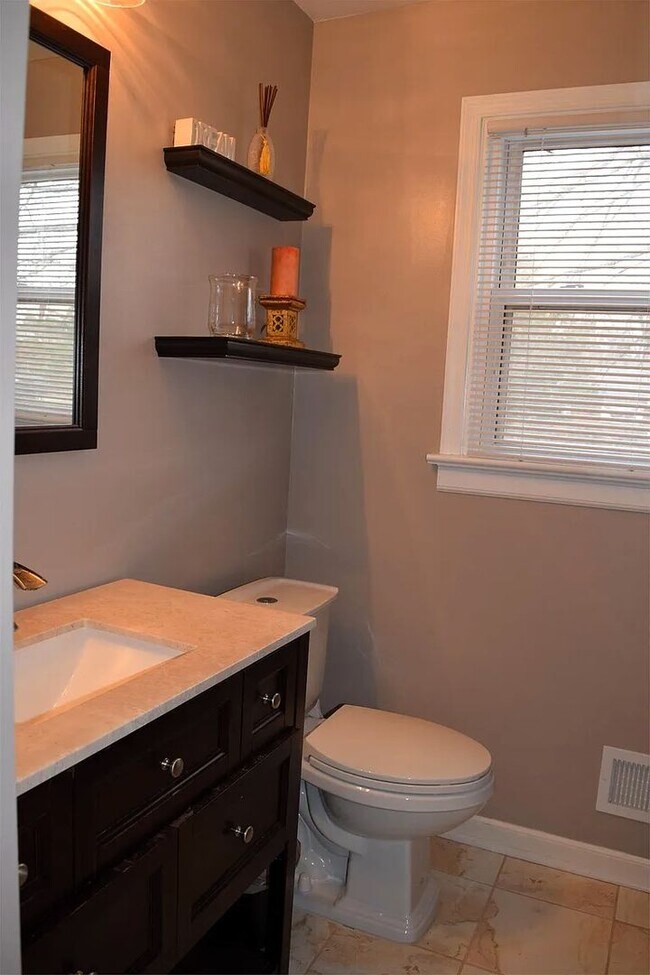 Building Photo - All brick rancher close to White Oak Mall and Richmond International Airport