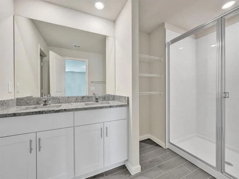 Building Photo - 5671 Enclave Dr