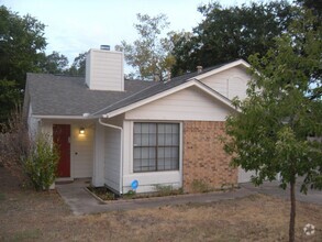 Building Photo - Milwood - Spacious  4 Bedroom - Apple - Or...