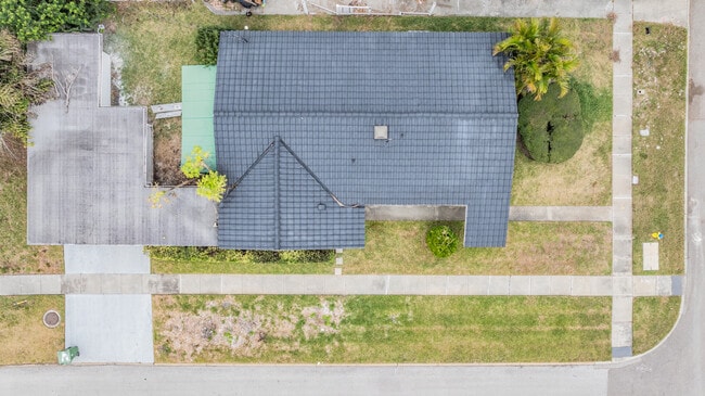 Building Photo - 524 Columbia Dr