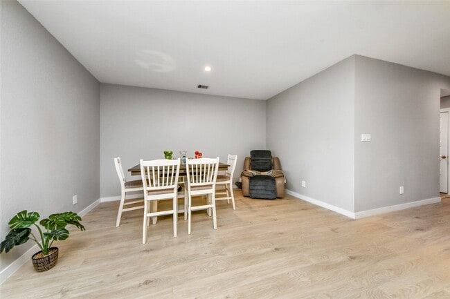 Building Photo - 31711 Melkridge Rd