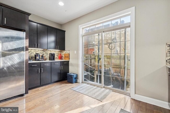 Building Photo - 1946 Titan St