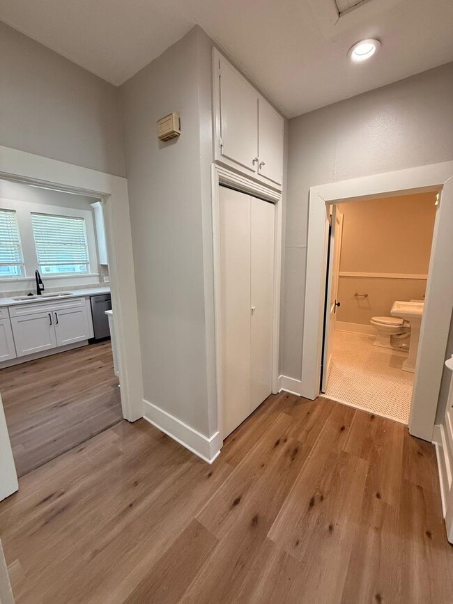 Building Photo - Fully Updated 3BR Home with Quartz Counters & Fenced Yard