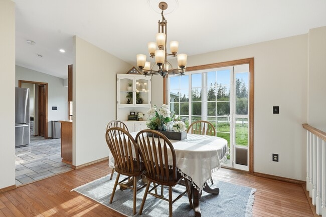 Building Photo - 21913 N Meadowview Dr