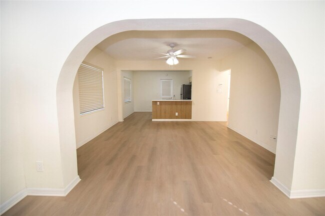 Building Photo - 2547 Roosevelt St