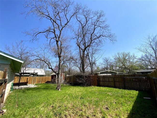 Building Photo - 3005 Burning Oak Dr