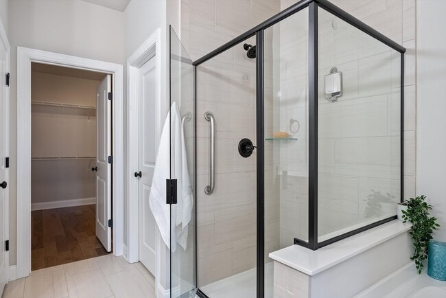 Building Photo - 250 Tanglewood Ln