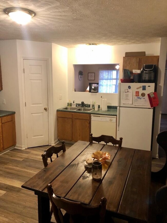 Building Photo - 2 bedroom in Ona WV 25545