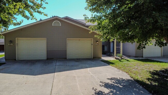 Building Photo - Broadway Drive - Sun Prairie