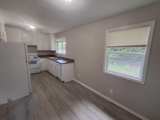 Building Photo - 3 bedroom 1 bath home