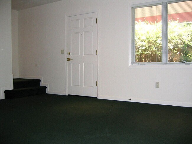 Building Photo - WHAT’S SPECIAL COMFORTABLE SHARED SPACE    BRIGHT OPEN-CONCEPT LAYOUT  DINING AREA SPACIOUS TOWNH...