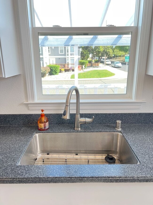 Building Photo - Downtown Benicia Remodeled Saltbox