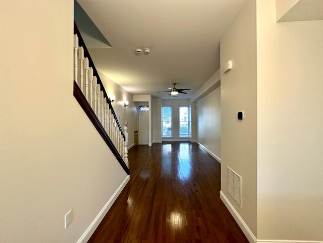 Building Photo - Charming  2Bed/2Bath in Patterson Park