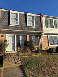 Building Photo - Newly Renovated Fairlawn Townhome in Highl...