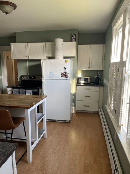 Building Photo - 37 Whitman Ave