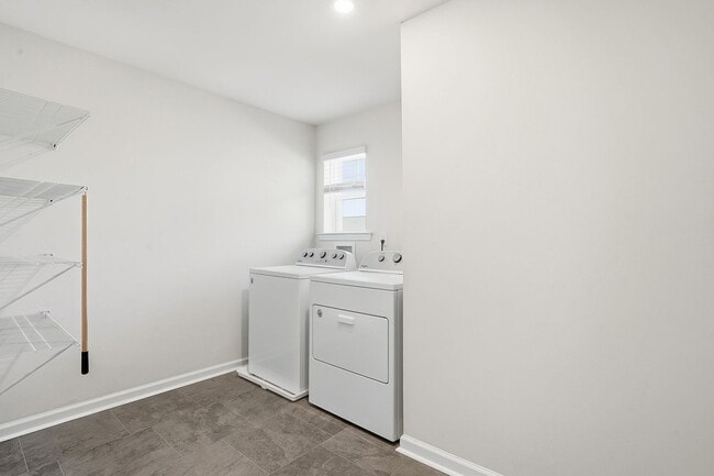 Building Photo - HOLIDAY INCENTIVES APPLY FOR THIS PROPERTY- AVAILABLE NOW! BEAUTIFUL 2 STORY HOME IN FUQUAY-VARINA