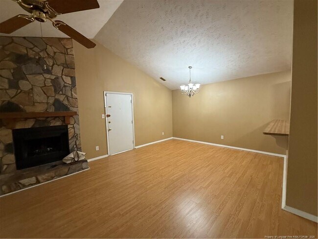 Building Photo - 1862 Tryon Dr